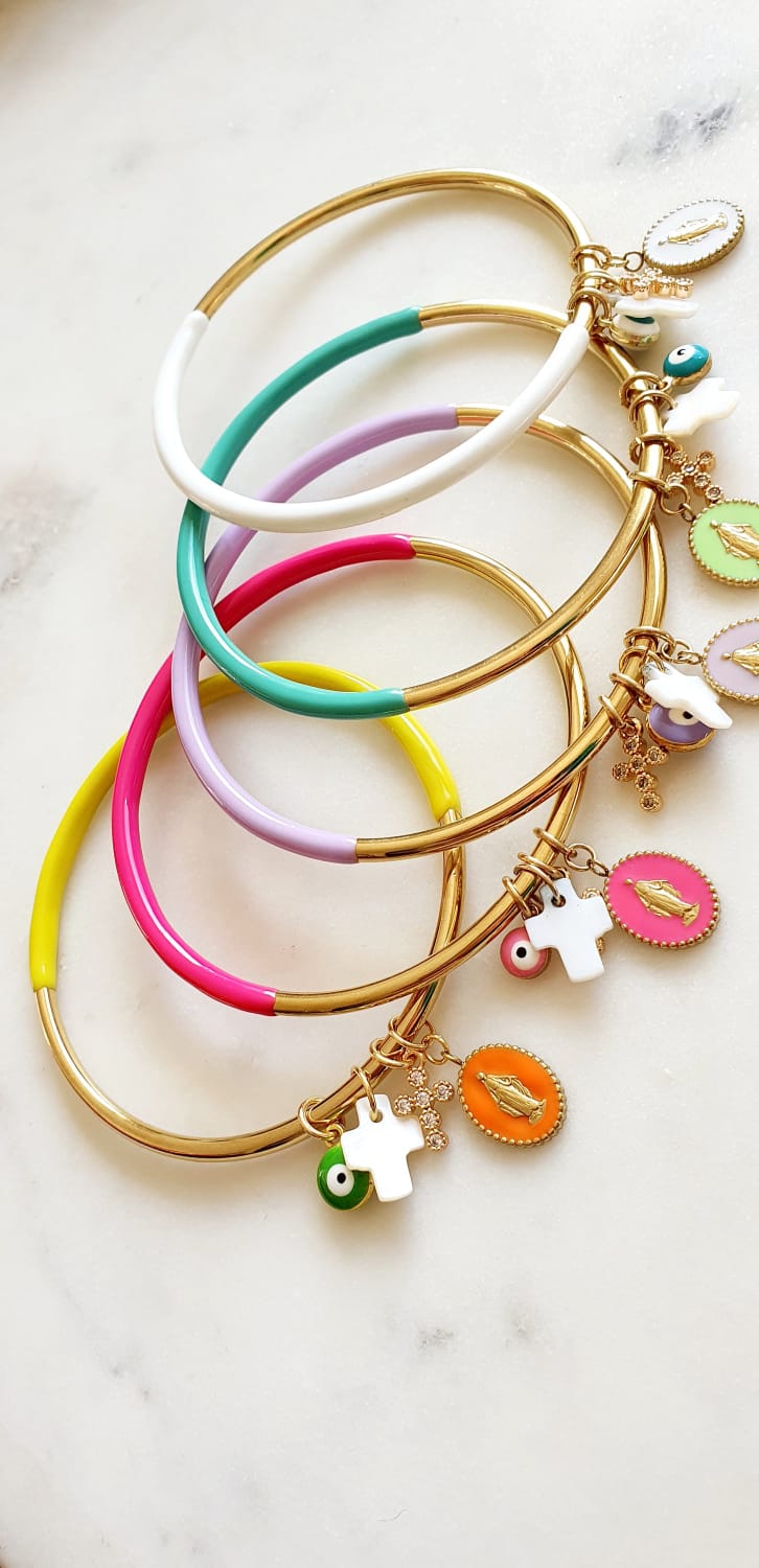Comment choisir un bracelet religieux : Significations des pendentifs Madone, Croix et Œil ? - AlbertineAndTheSun