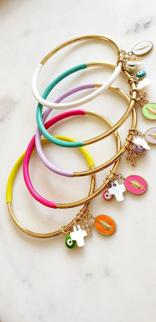 Comment choisir un bracelet religieux : Significations des pendentifs Madone, Croix et Œil ? - AlbertineAndTheSun