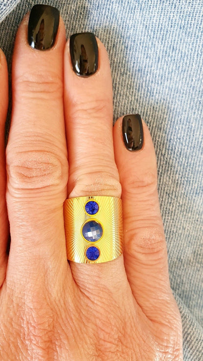 Bague Dorée Épaisse avec Pierre Bleue Soleil - Large, Ajustable, Acier Inoxydable, 3 Strass Brillants - AlbertineAndTheSun