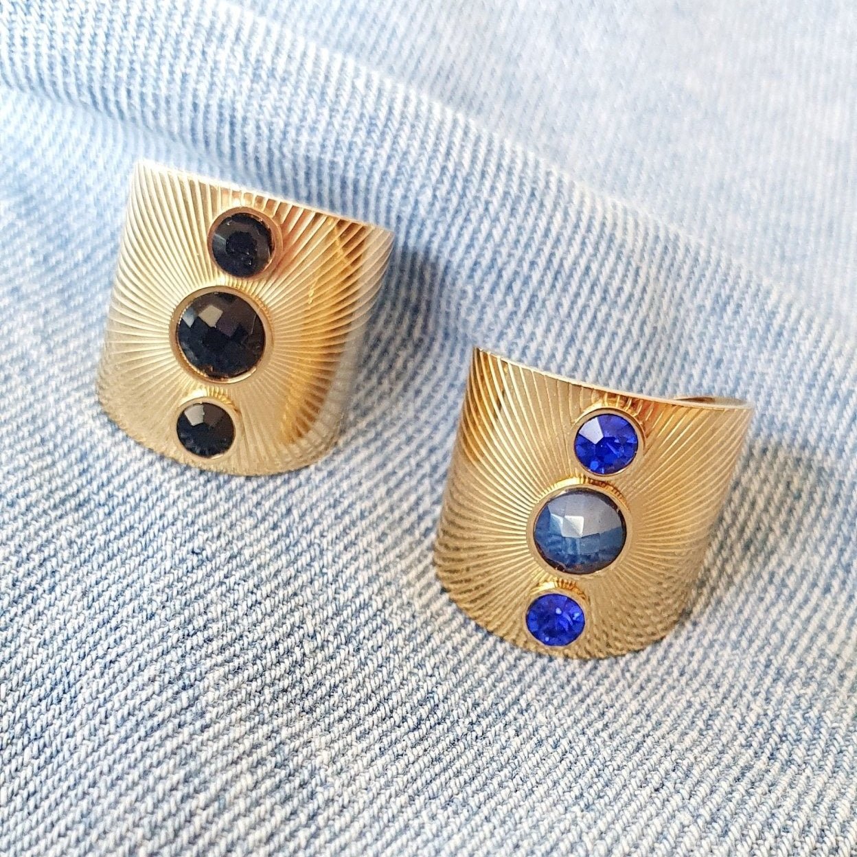 Bague Dorée Épaisse avec Pierre Bleue Soleil - Large, Ajustable, Acier Inoxydable, 3 Strass Brillants - AlbertineAndTheSun