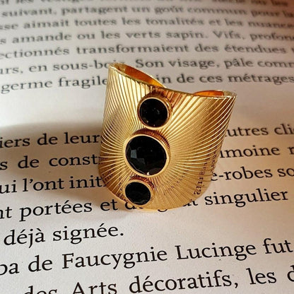 Bague Dorée Épaisse avec Pierre Noire Soleil - Large, Ajustable, Acier Inoxydable, 3 Strass Brillants - AlbertineAndTheSun