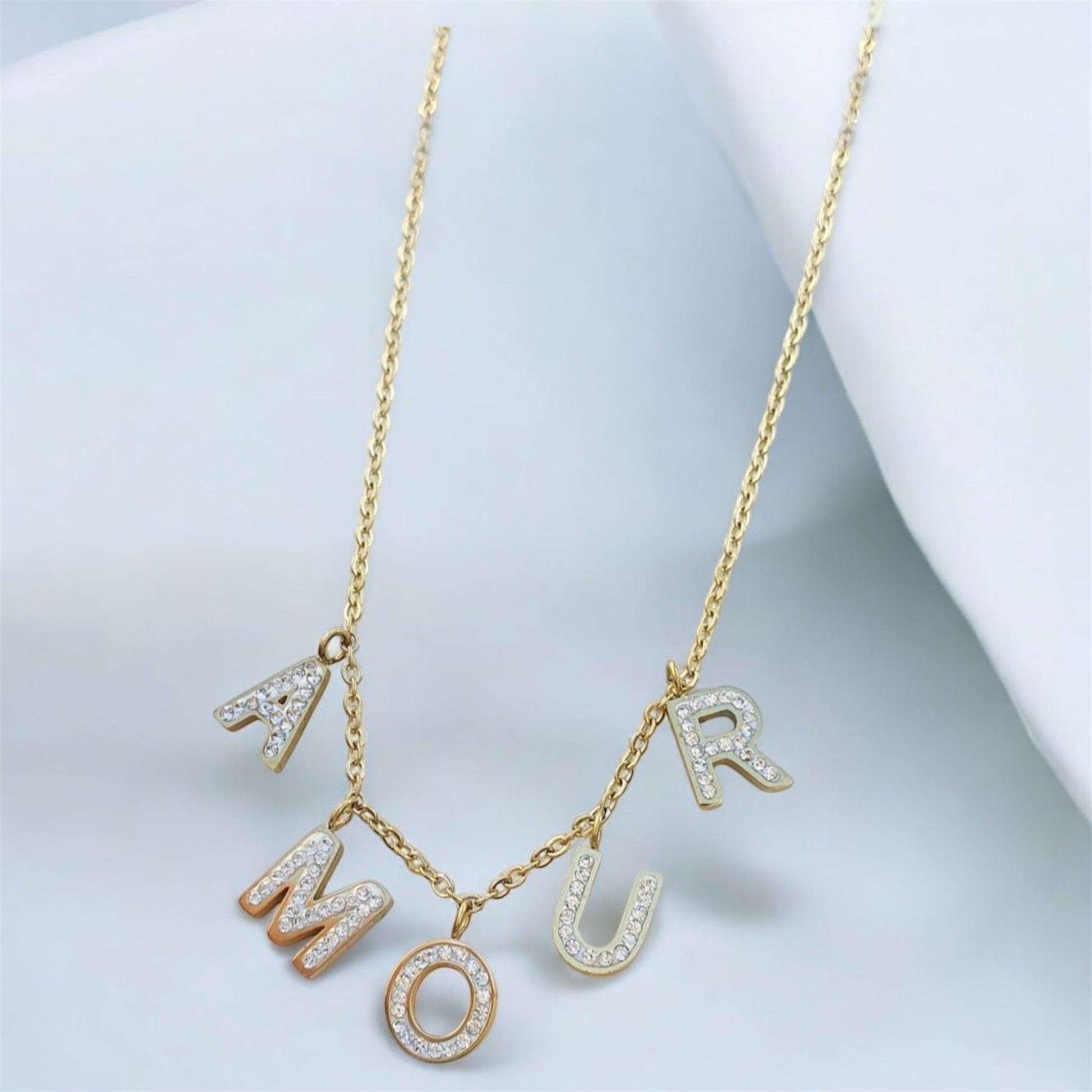 Collier Lettres Suspendues "Amour"... - AlbertineAndTheSun