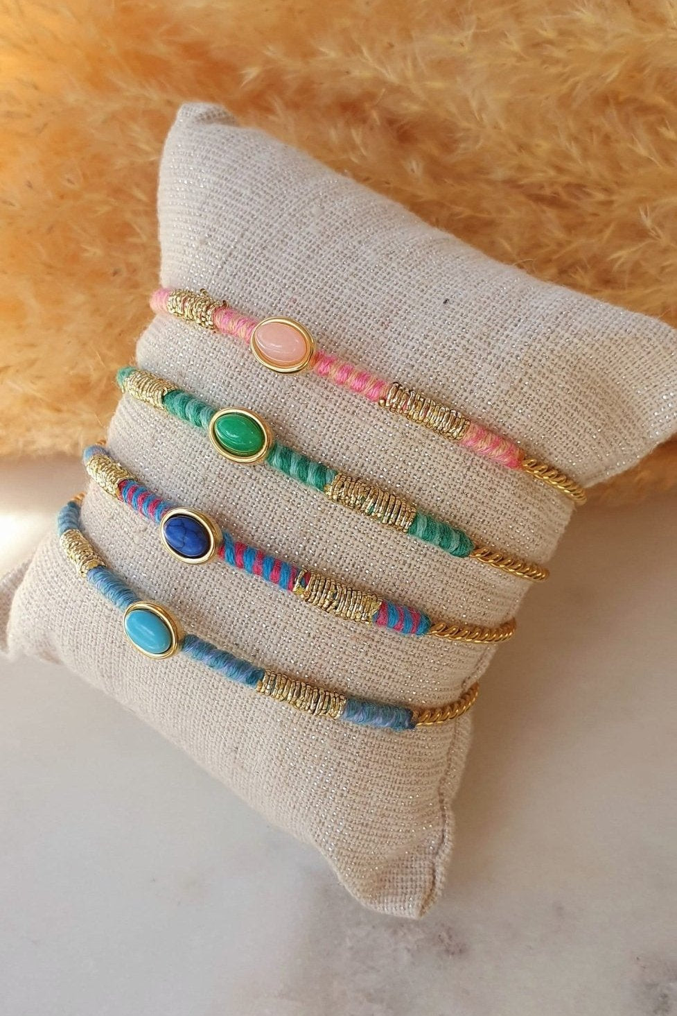 Jonc Fin Coachella - Bracelet Or avec Fil Coton Vert, Turquoise, Rose et Bleu, Ajustable, Acier Inoxydable - AlbertineAndTheSun