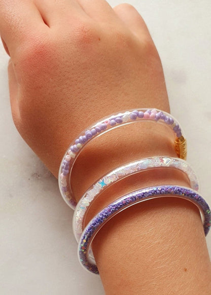 Lot de 3 Bracelets Bleus Jonc en Plastique Flexible - Bouddhiste Tibétain avec Mantra, Or, Perles et Paillettes, pour Bébé et Enfants - AlbertineAndTheSun