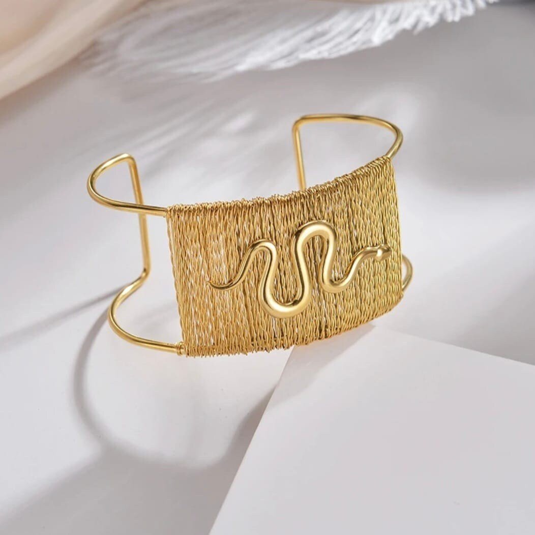 Manchette Serpent Large Doré - Bracelet Rigide Ajustable avec Fil Doré Ajouré, Acier Inoxydable, Style Boho Chic - AlbertineAndTheSun