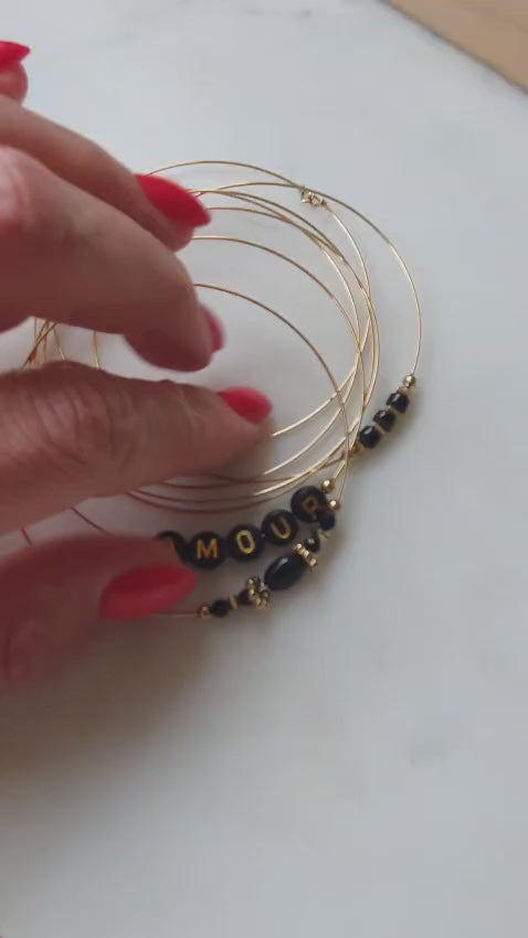 Semainier Fin Or avec Perles Noires - Ensemble de 7 Bracelets Fins, Jonc Bangle Acier Inoxydable, Couleur Doré - AlbertineAndTheSun